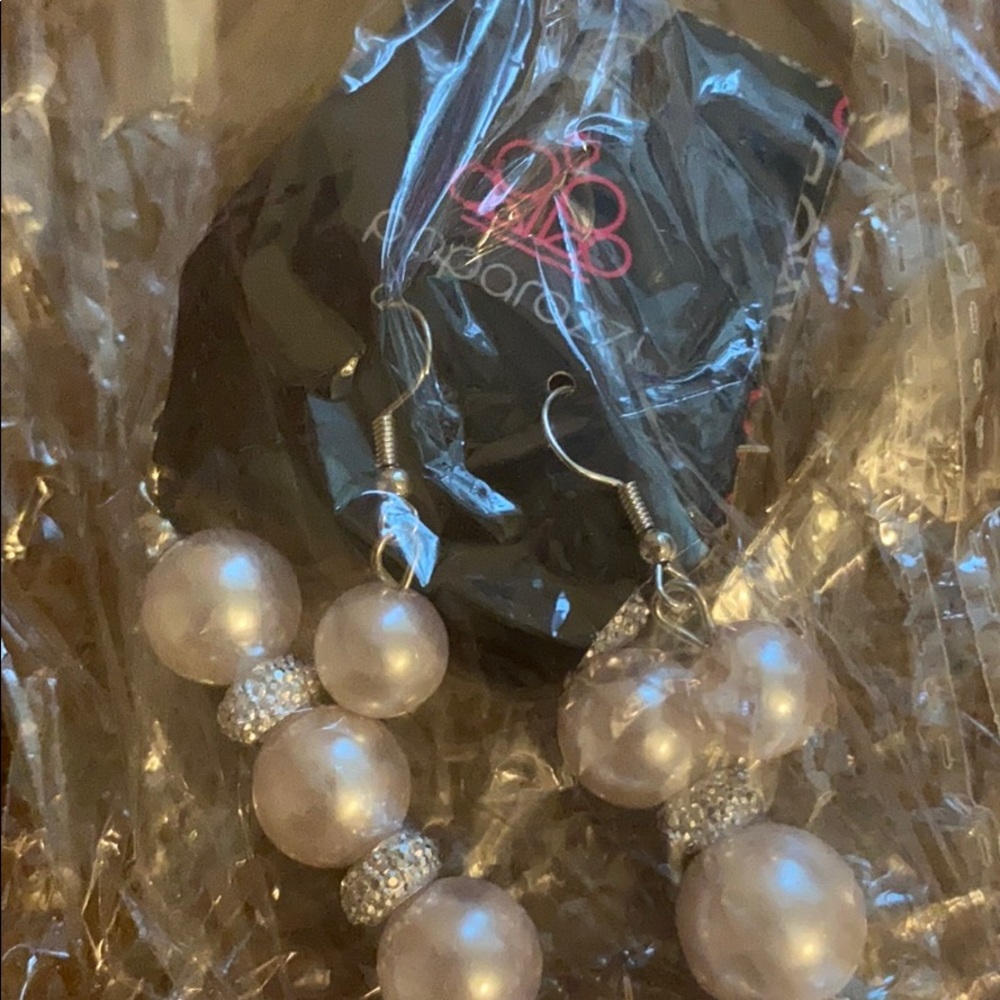 Paparazzi necklace and earrings NWT uptown heiress